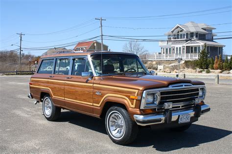 1986 Jeep Grand Wagoneer Lifted