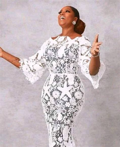 Chic And Beautiful White Lace Aso Ebi Styles For Women This Week