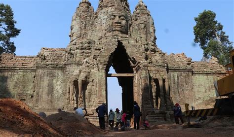 Restoration Team Expresses Happiness After Seeing Takav Gate Of Angkor