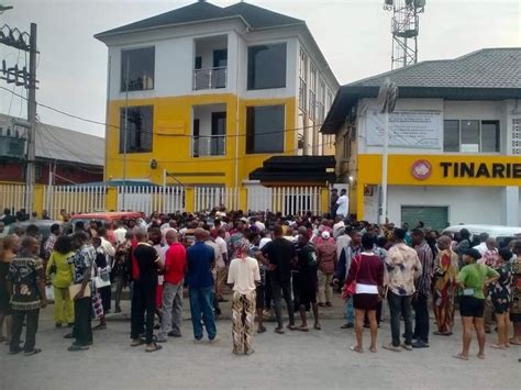 Photos Subscribers Troop To Mtn Offices Over Sim Blockage Tribune Online