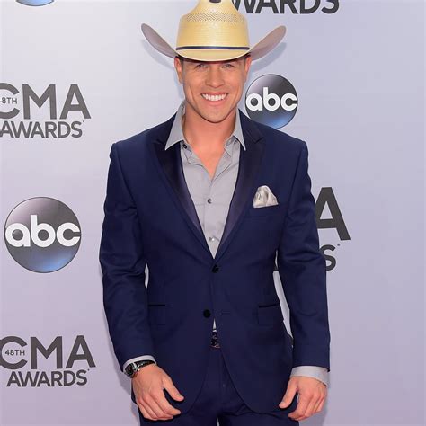 Dustin Lynch Shirtless