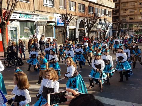 De Hippies A Punkies Del Oeste Un Millar De Escolares Participan En El