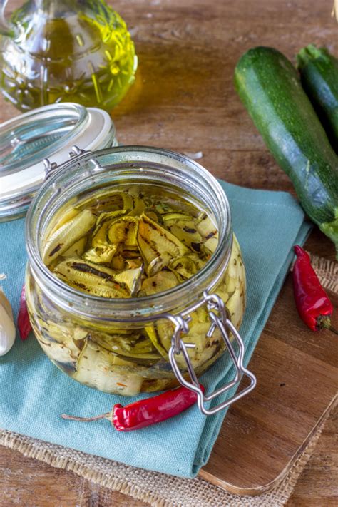 ZUCCHINE SOTT OLIO GRIGLIATE RICETTA CONSERVA SEMPLICE