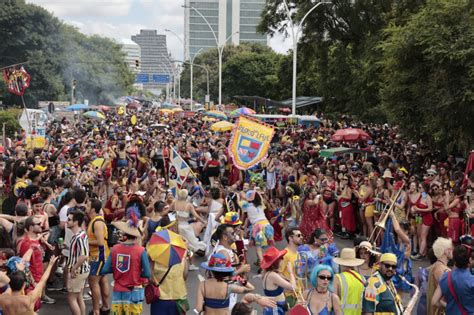 Carnaval De Rua De Porto Alegre Ter Circuito Oficial E Folia Fora De Poca