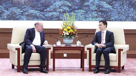 Chinese Vice President Meets Hsbc Group Chairman Cgtn