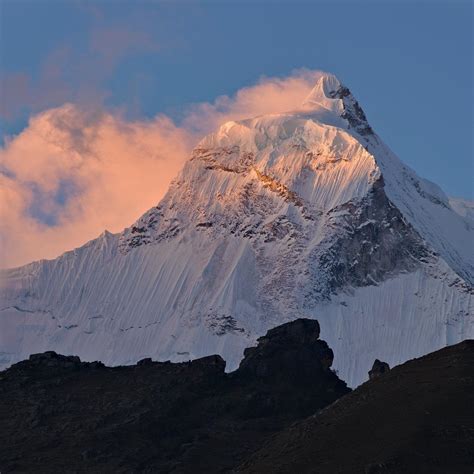 Sunset Reveals Dramatic Ridges Of Ice At 20 000ft 6300m Peru OC