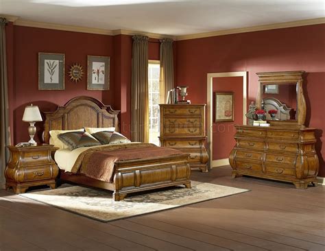 Warm Brown Finish Traditional Style Bedroom w/Optional Items