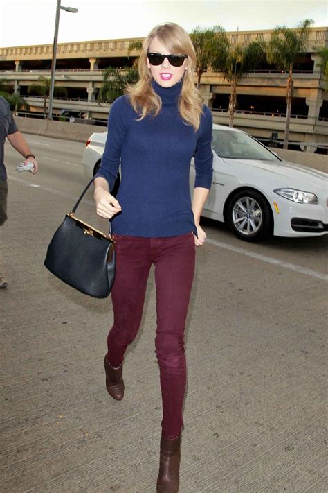 Taylor Swift Style – LAX Airport, January 2015 – celebsla.com