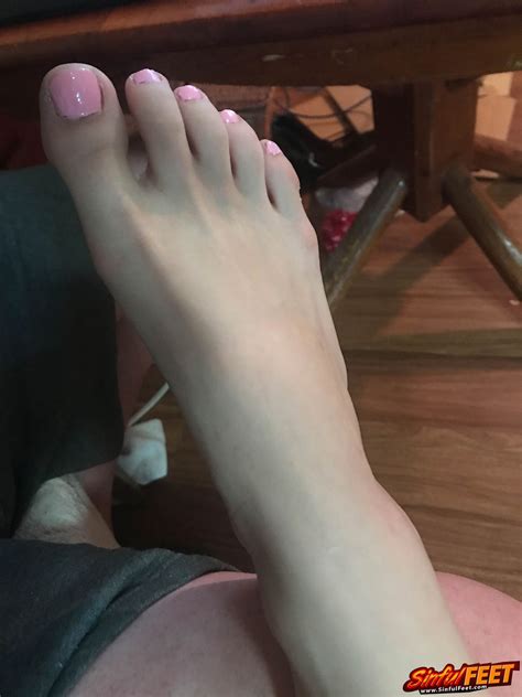 Sexy Amateur Celeste Shows Her Dirty Feet While Flaunting Her Hot Legs CoedCherry