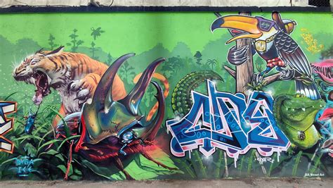 Buenos Aires graffiti artists paint jungle wall in Palermo | BA Street Art