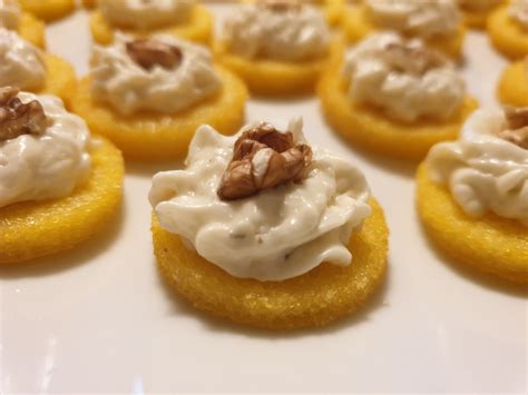 Crostini Di Polenta Con Crema Al Gorgonzola E Noci Semplicemente In