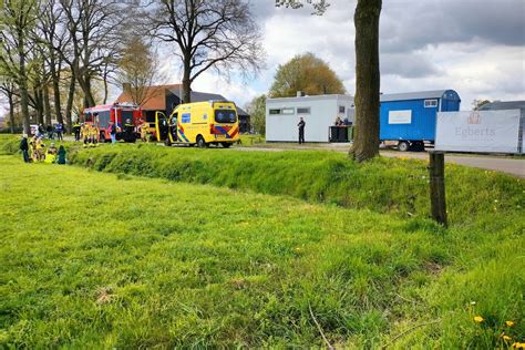 Scooterrijder Belandt In Sloot Rijssen Brandweer Schiet Te Hulp