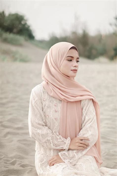 Indonesia Hijab Stock Photos, Images and Backgrounds for Free Download