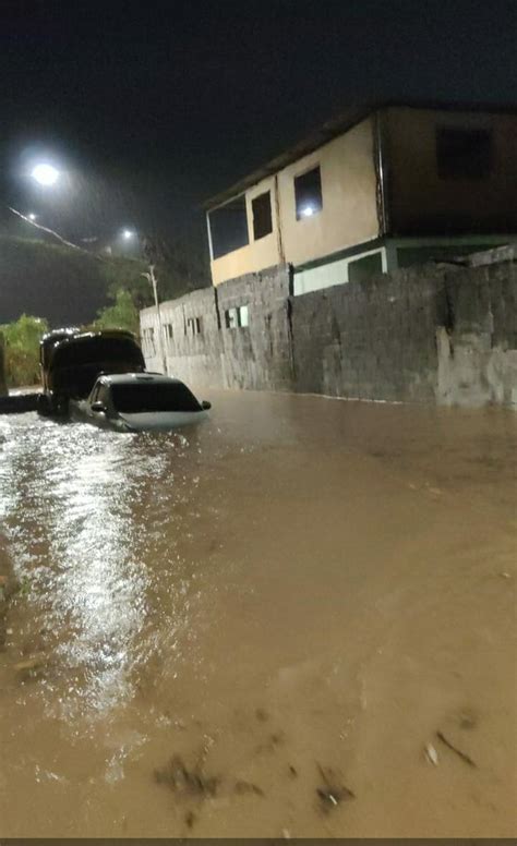 Em Poucos Minutos Chuva Causa Alagamentos E Transtornos Na Grande