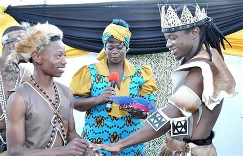 Tribu Africana Celebra Primera Boda Gay Foto