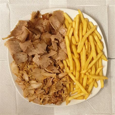 Plato De Carne Con Patatas Fritas