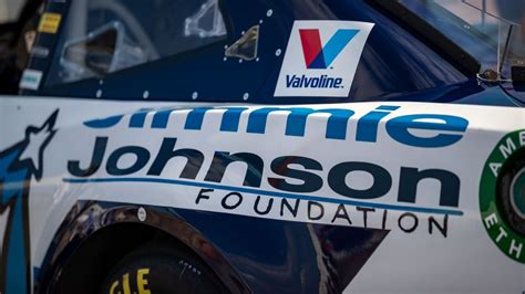 Jimmie Johnson Foundation announces $300,000 in Champions Grants - ESPN