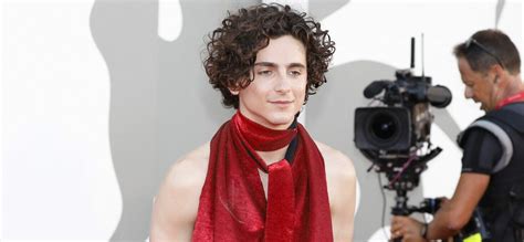 Timothée Chalamet Posts Rare Thirst Trap With Shirtless Swimming Snaps ...