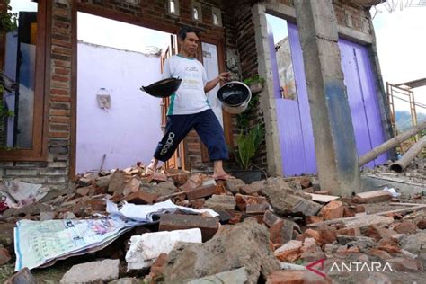 Angin Kencang Terjang Rumah Warga Di Temanggung ANTARA News