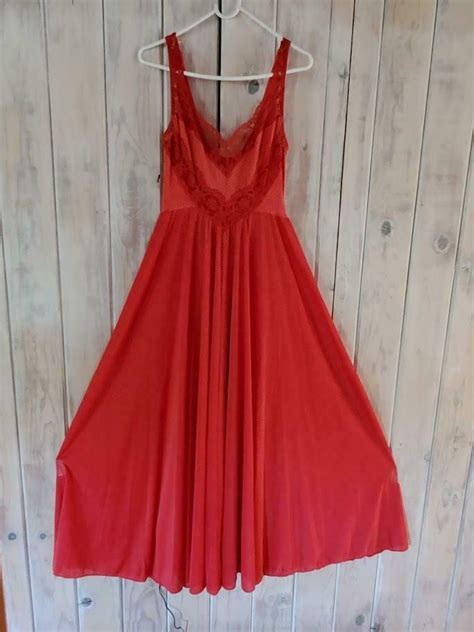 Vintage Olga Nightgown Full Sweep Vintage Bodysilk Red 9295 Size Small