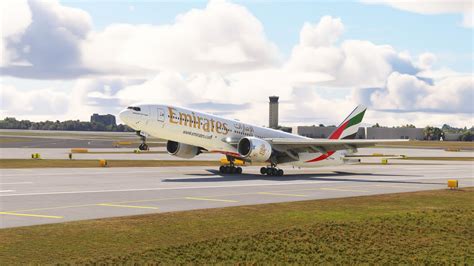 Airplane Crash Landing Boeing Emirates Dangerous Landing At