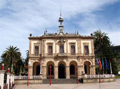 La Semana Santa De Villaviciosa Y El Carmen De Torazu De Asturias