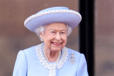 Queen Elizabeth II Applauded on Palace Balcony at Platinum Jubilee Parade - Newsweek