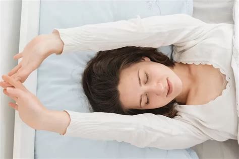 Bagaimanakah Posisi Tidur Yang Baik Untuk Jantung Miring Atau