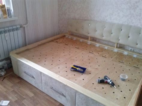 Угловая кровать с выдвижными ящиками своими руками