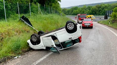 Na izvozu pri Trebčah pristal na strehi