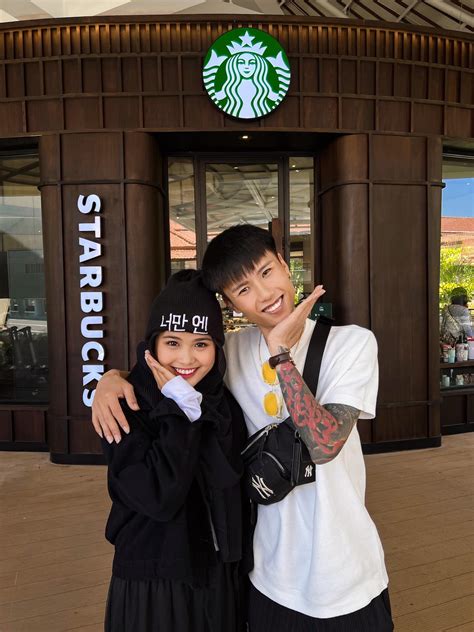 Hot TikToker Đạt Villa đặt chân đến Indonesia gặp Vidhia Khi hai ta về một nhà