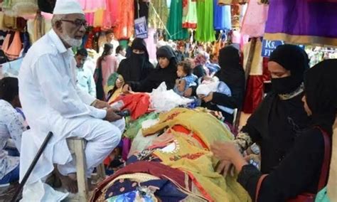 Wow Night Bazaars Come Alive As Eid Shopping Frenzy Grips Hyderabad