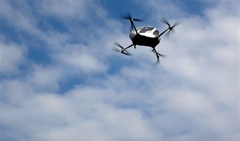 Europa da luz verde al reglamento para integrar drones y aviación tripulada