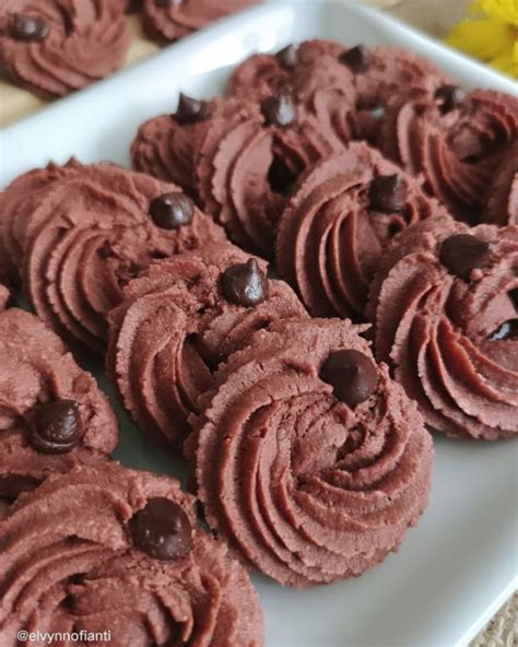 Ngga Pernah Bikin Bosan Begini Resep Kue Kering Semprit Cokelat Lumer