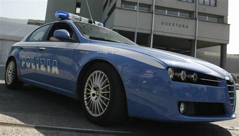 Il Mistero Della Mamma E Della Figlioletta Di Anni Trovate Nude In Auto A Pisa