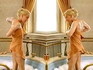 Naked Niki Greb In Das Geheime Leben Der Spielerfrauen