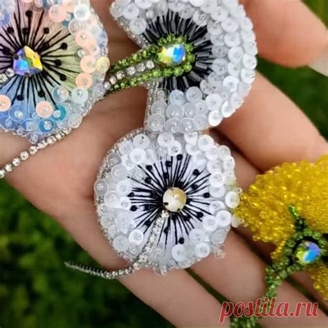 Четыре броши «Одуванчик» из бисера и пайеток своими руками. Мастер-кл ...