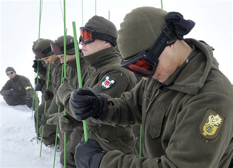 Bundesheer Aktuell Lawinen Bung Soldaten Trainieren Mit Der