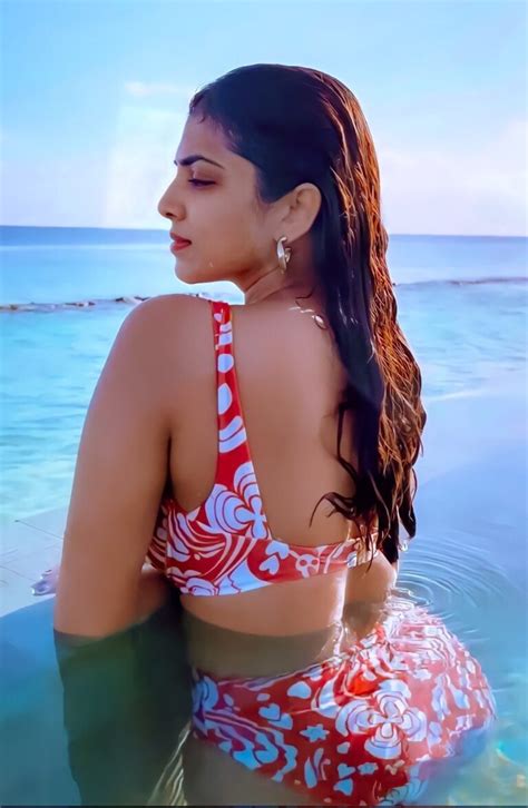 16 Malavika Mohanan Hot Ultra Sexy Maldives Bikini Pics Just For Movie Freaks