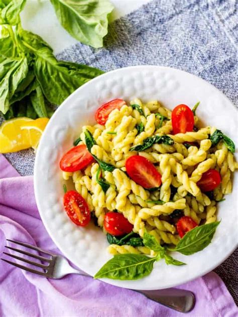 Gemelli Pasta With Pesto Cherry Tomatoes And Spinach Very Veganish