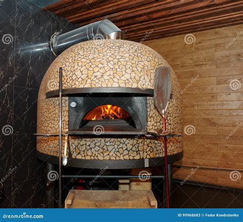 Traditional Wood-fired Pizza Oven Stock Image - Image of kitchen, pizza ...