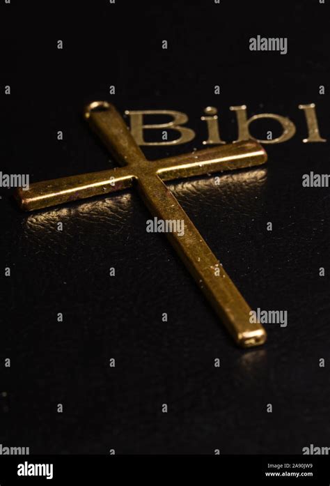 Holy Bible And Cross Hi Res Stock Photography And Images Alamy