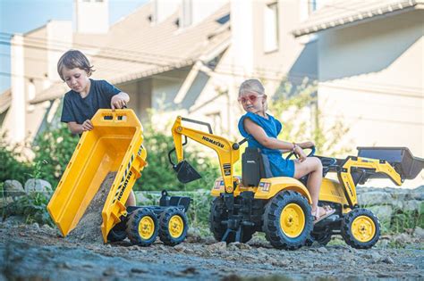 Трактор на педалях Falk Komatsu 2086W с прицепом Maxi и двумя ковшами ...