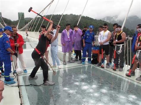 The World S Highest Glass Bridge Opened And It S A Total Nope Fest