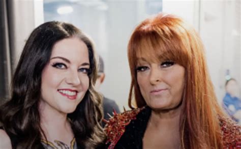 Wynonna Judd Honored Her Late Mother Naomi In Powerful CMT Awards Duet ...