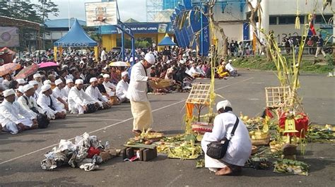 Setelah Salat Gaib Mengalir Dari Mana Mana Giliran Umat Hindu Ruwat