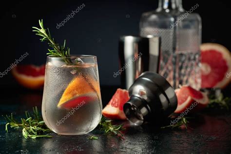 C Ctel Gin Tonic Con Hielo Pomelo Y Romero Bebida Refrescante Con