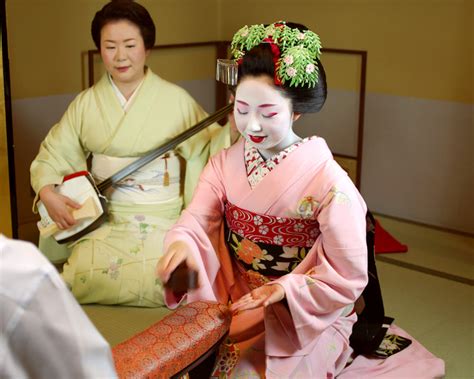 舞妓さん 京都市の和食 高台寺 京料理 萬治郎