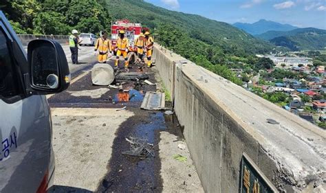 속보 단양 중앙고속도로서 25t 덤프트럭 45m 아래 추락1명 사망 네이트 뉴스