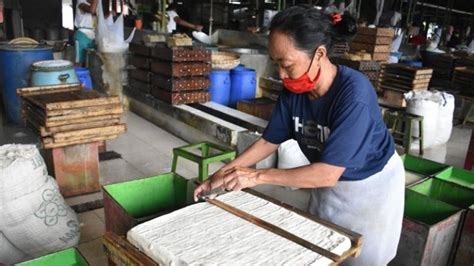 Protes Harga Kedelai Perajin Dan Pedagang Tahu Tempe Gelar Aksi Mogok